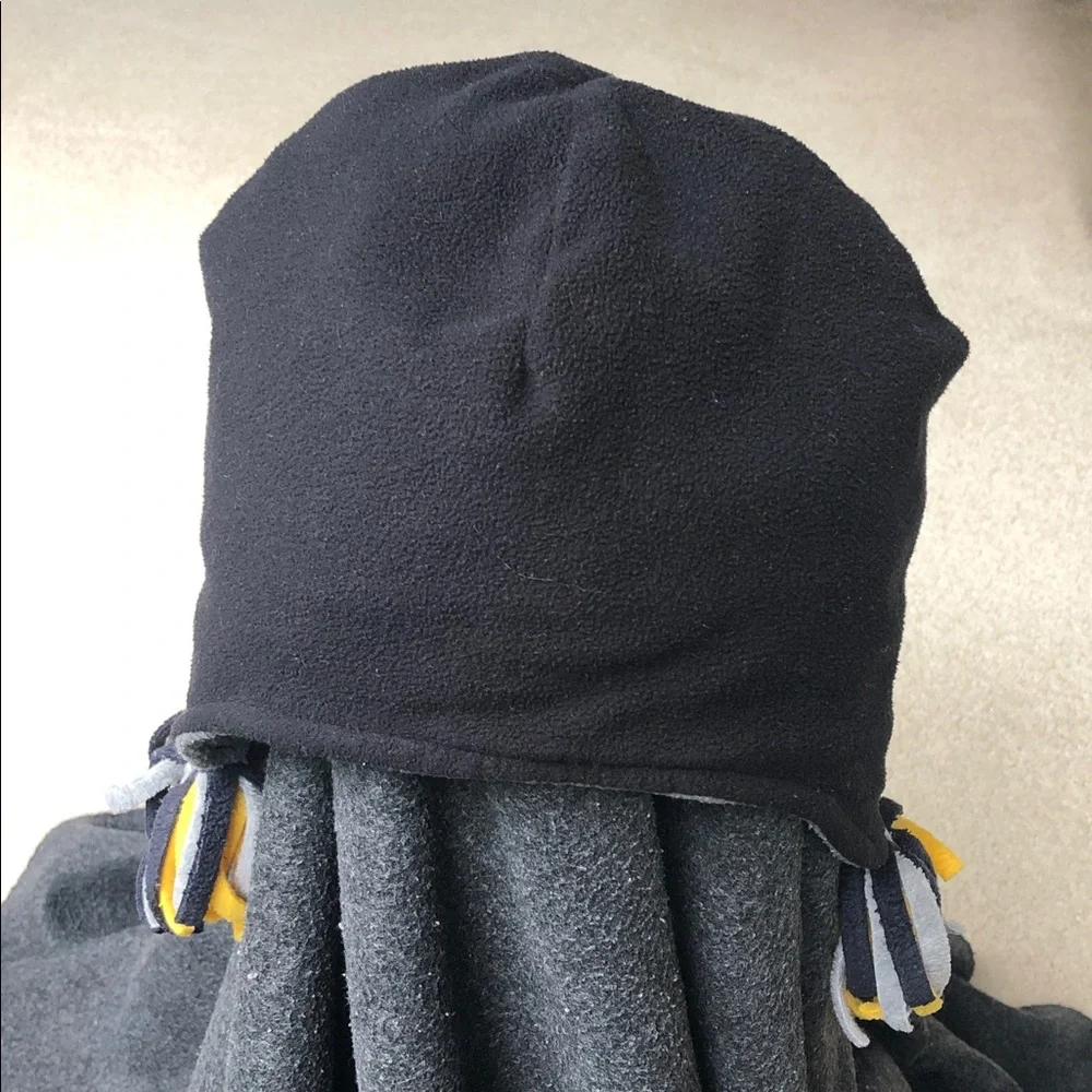 GAP Kids Beanie Style Winter Sports Reversible Fleece Hat + Pom-Pom Size 4-16